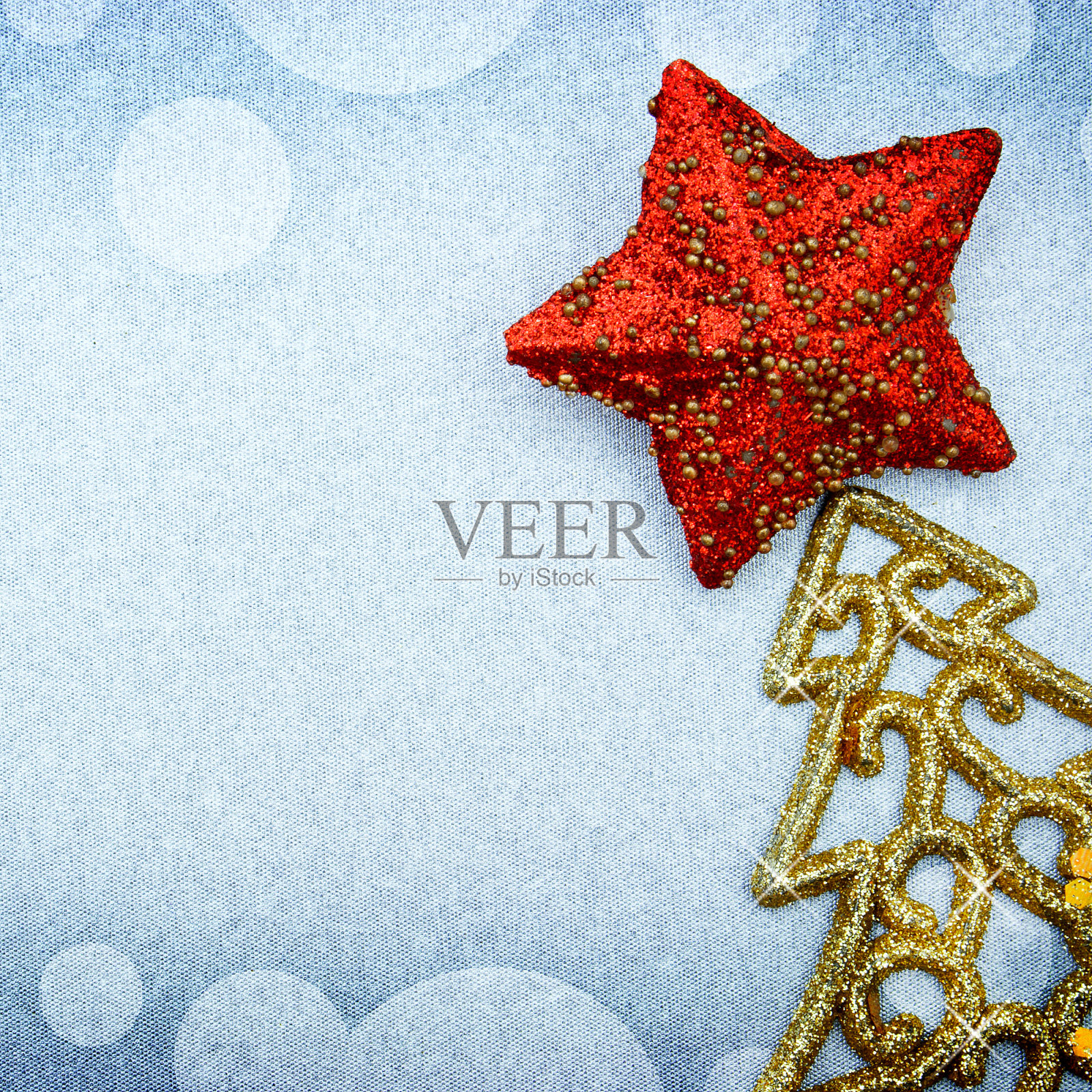 圣诞树与圣诞装饰纸和冷杉照片摄影图片