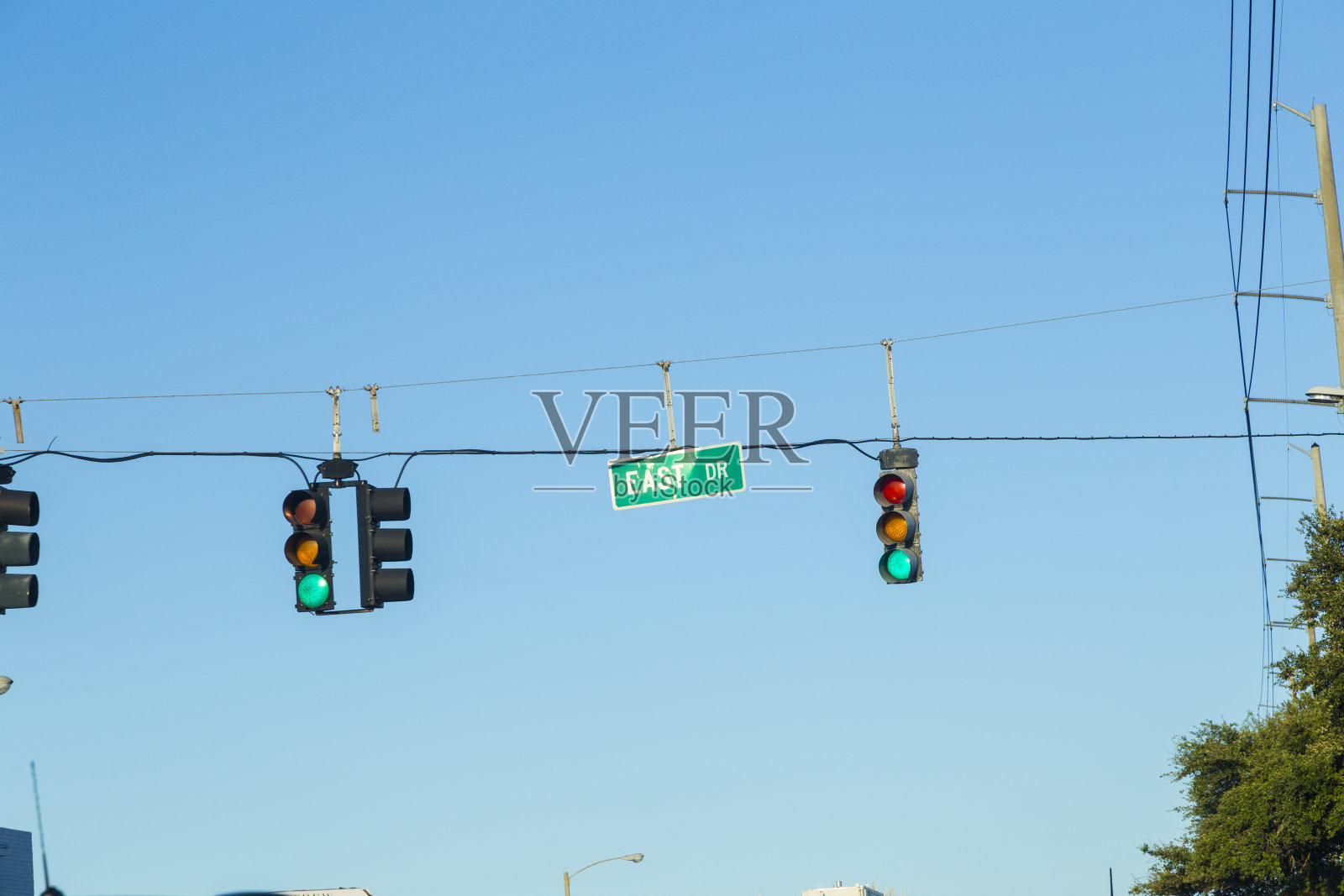 绿色交通信号灯照片摄影图片