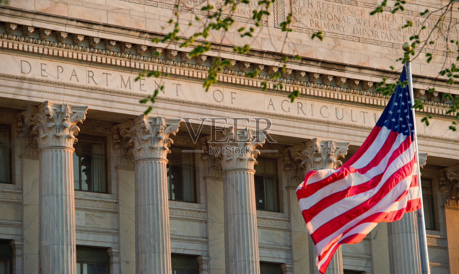 农业部办公大楼，美国国旗照片摄影图片