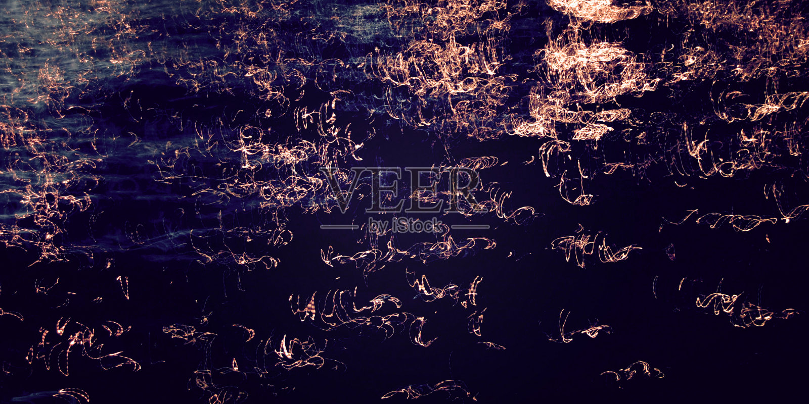 抽象光迹照片色调的图像。晚上的照片。照片摄影图片