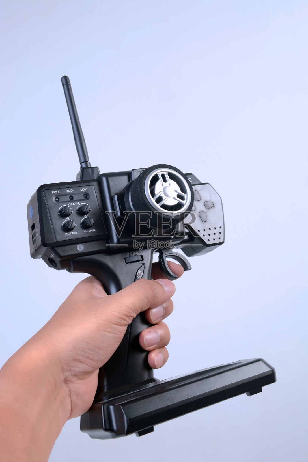 手握爱好遥控器照片摄影图片