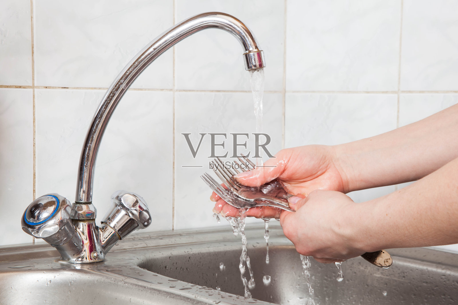 洗餐具照片摄影图片