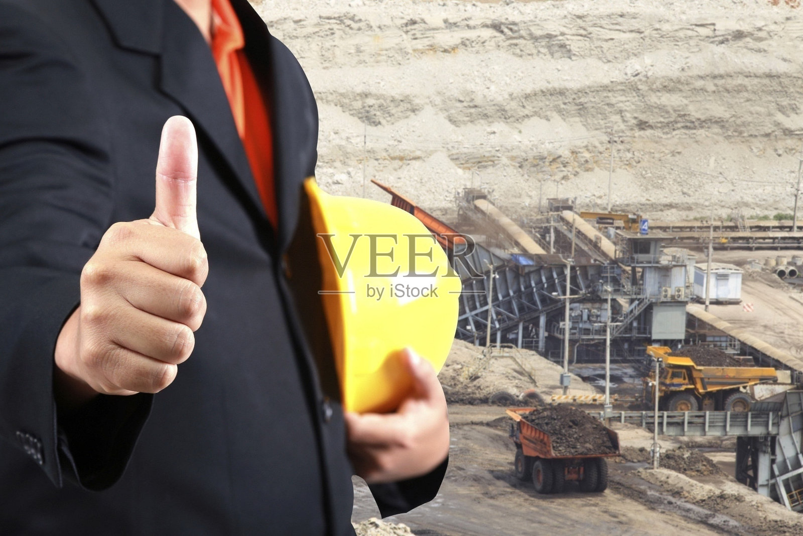 露天采煤用巨大的工业机器照片摄影图片