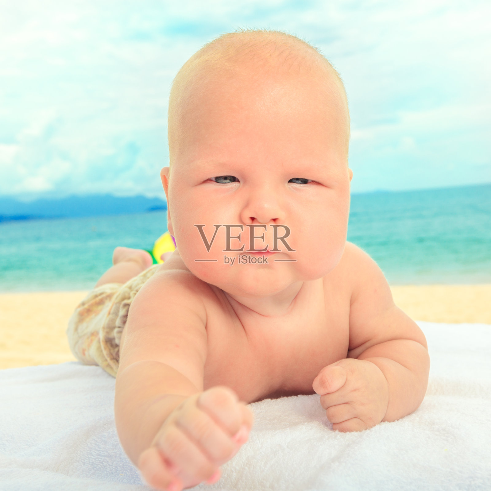 沙滩上的宝贝照片摄影图片