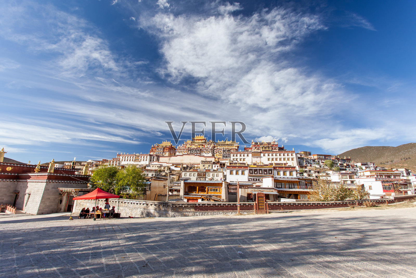 中国云南香格里拉(中甸)的松赞林寺照片摄影图片