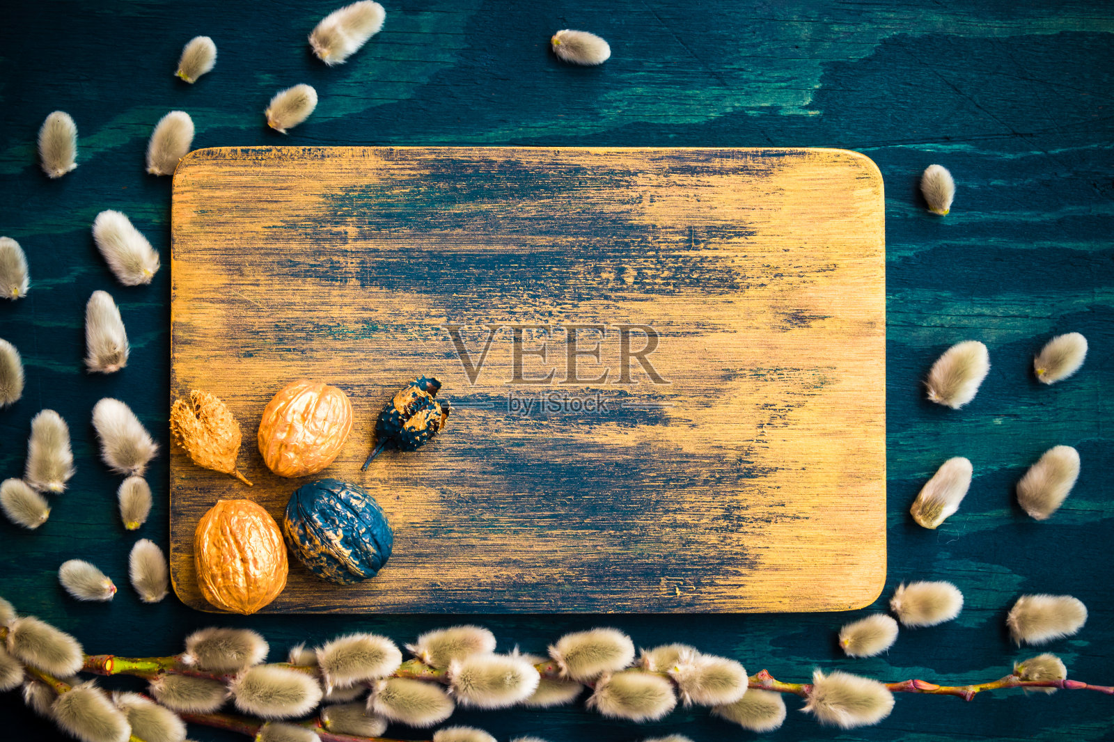 复活节柳絮木板照片摄影图片