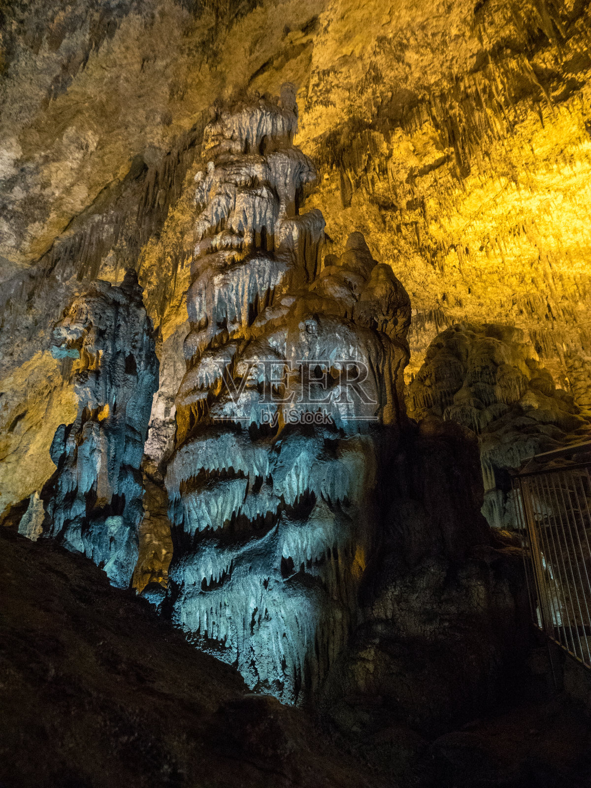 Collepardo的洞穴石笋照片摄影图片