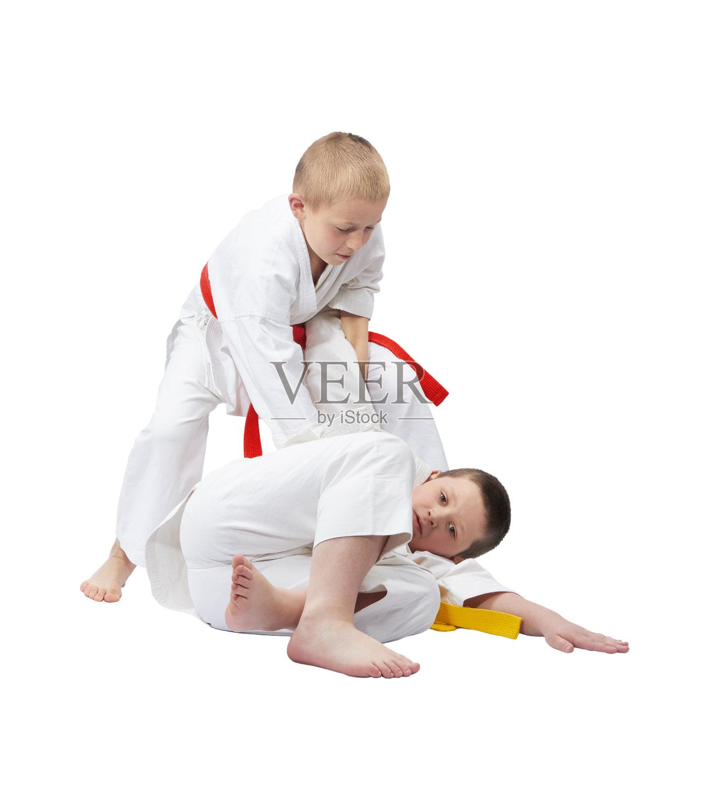 两个柔道男孩正在训练投掷动作照片摄影图片