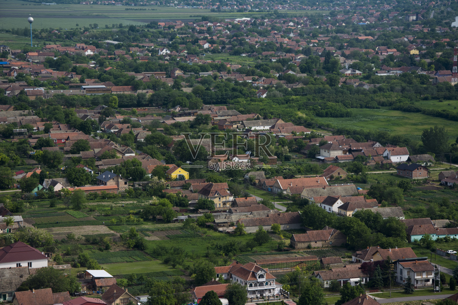 鸟瞰图上的小城市。照片摄影图片