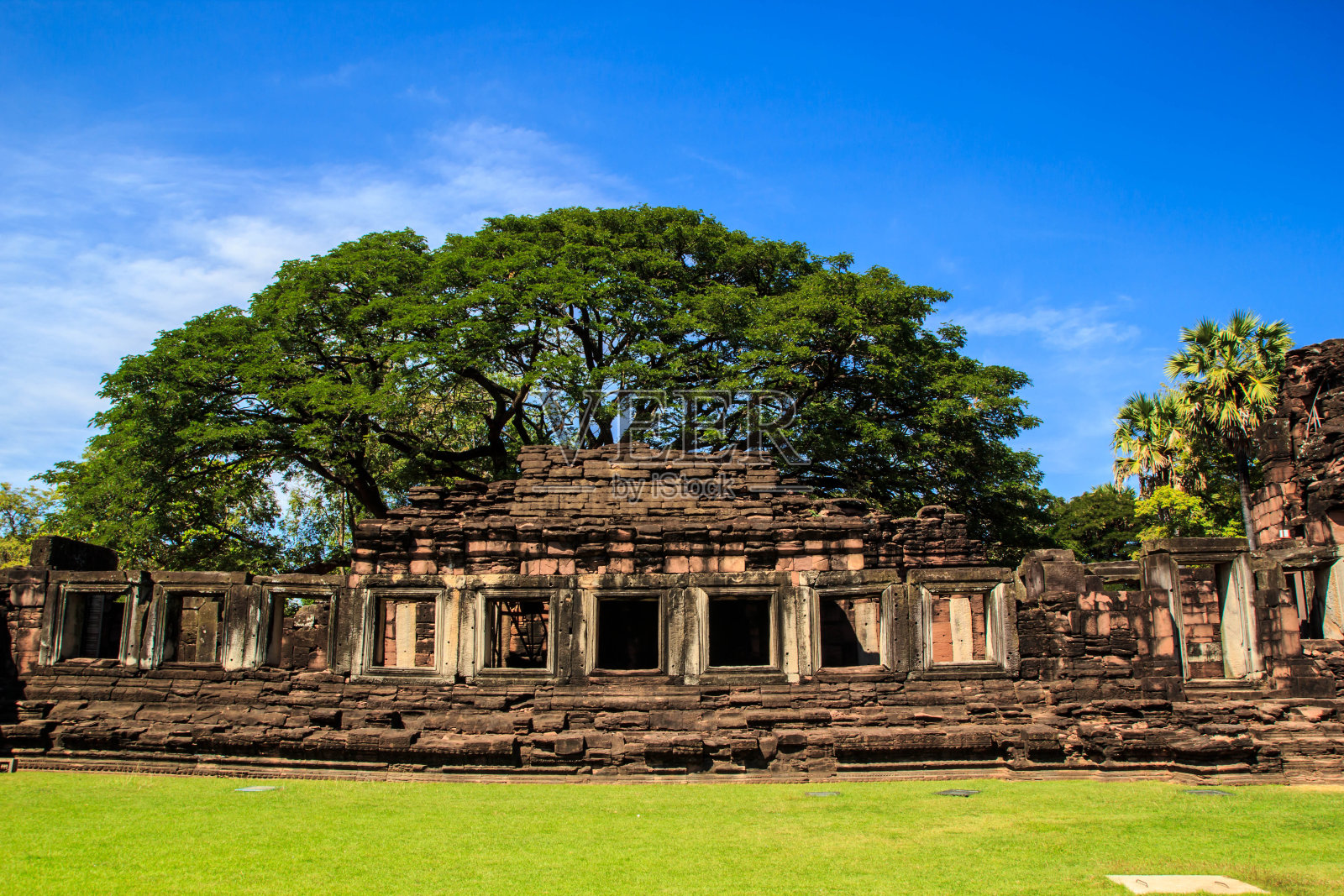 历史和古代的废墟。照片摄影图片