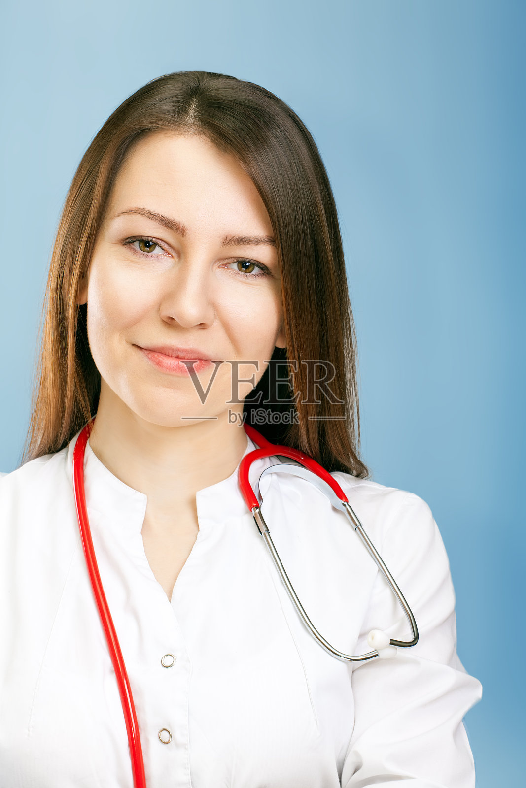 带听诊器的年轻医生照片摄影图片