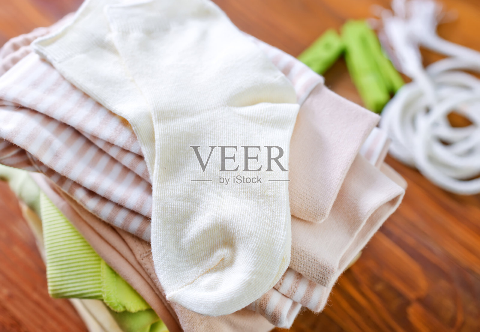 婴儿衣服照片摄影图片