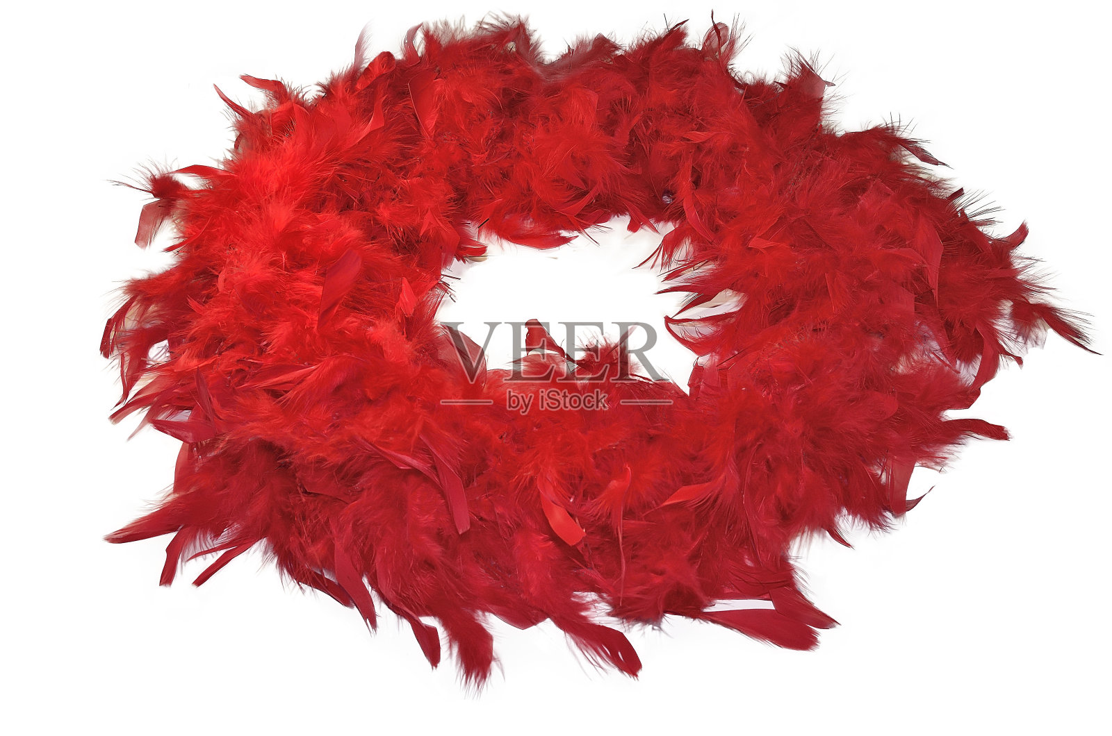 红色毛茸茸的羽毛围巾孤立在白色的背景照片摄影图片
