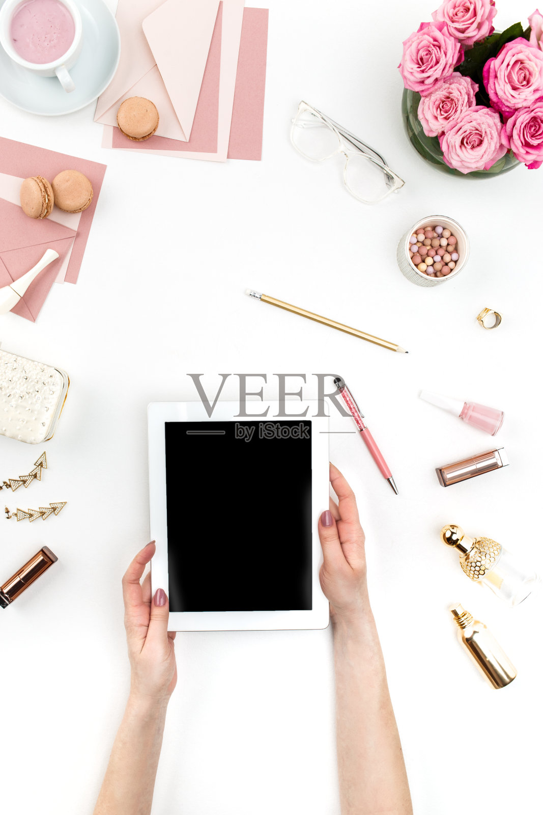 女性的手和平板照片摄影图片