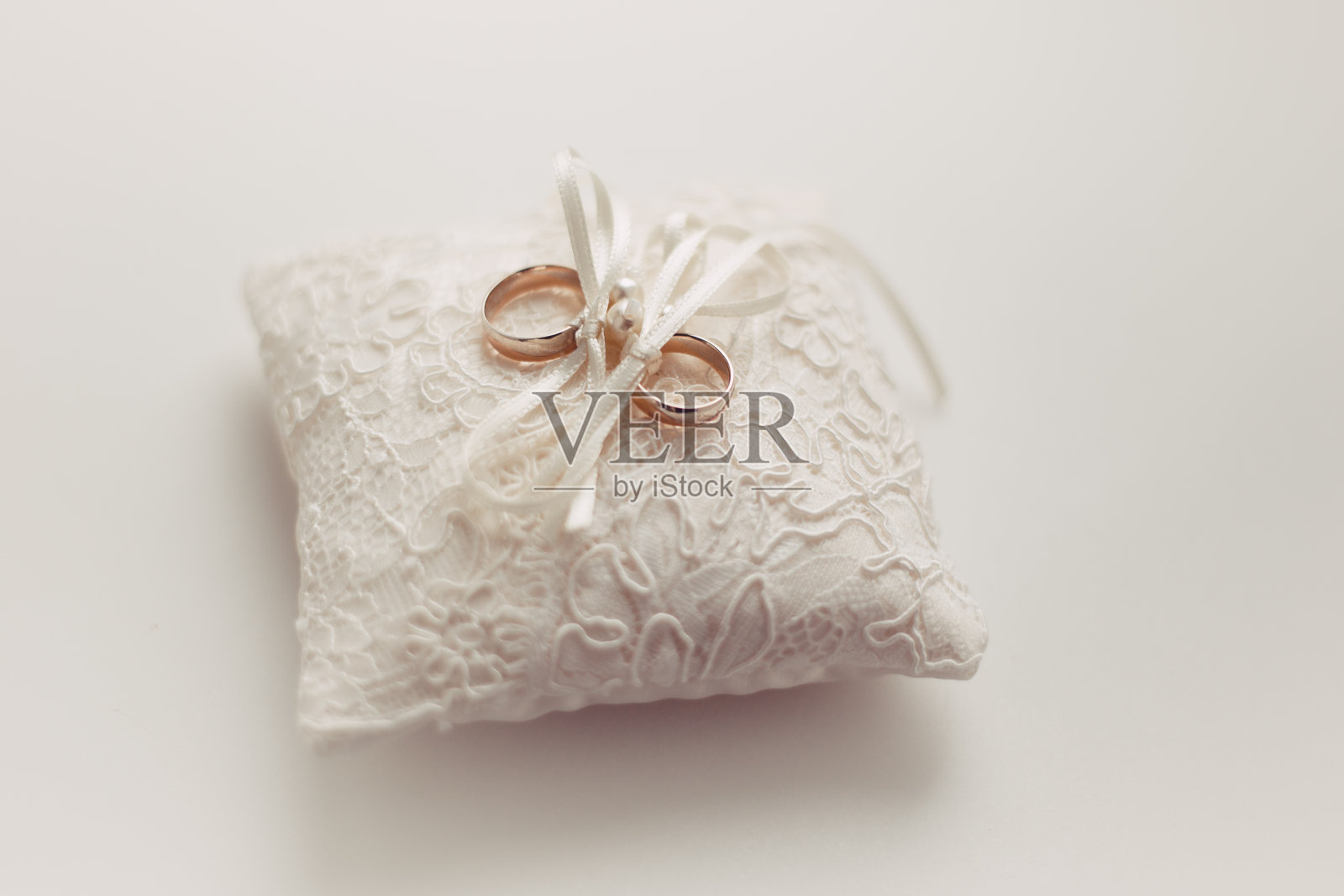 黄金结婚戒指照片摄影图片