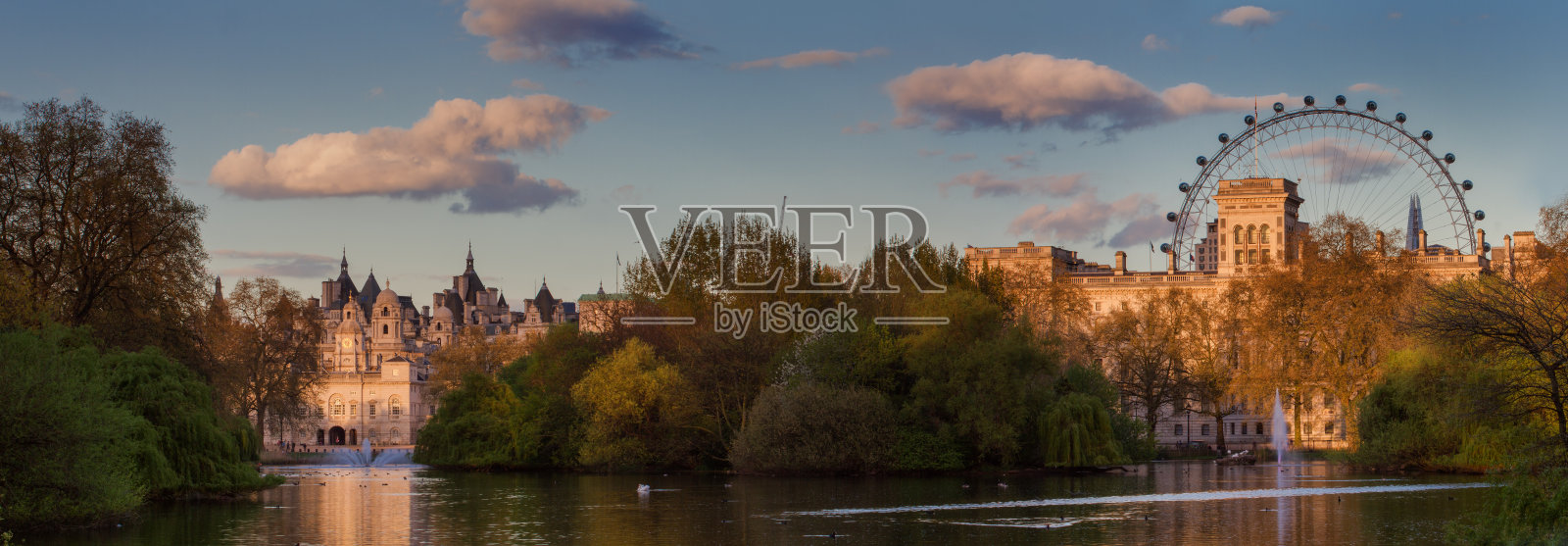 从圣詹姆斯公园看到的威斯敏斯特全景照片摄影图片