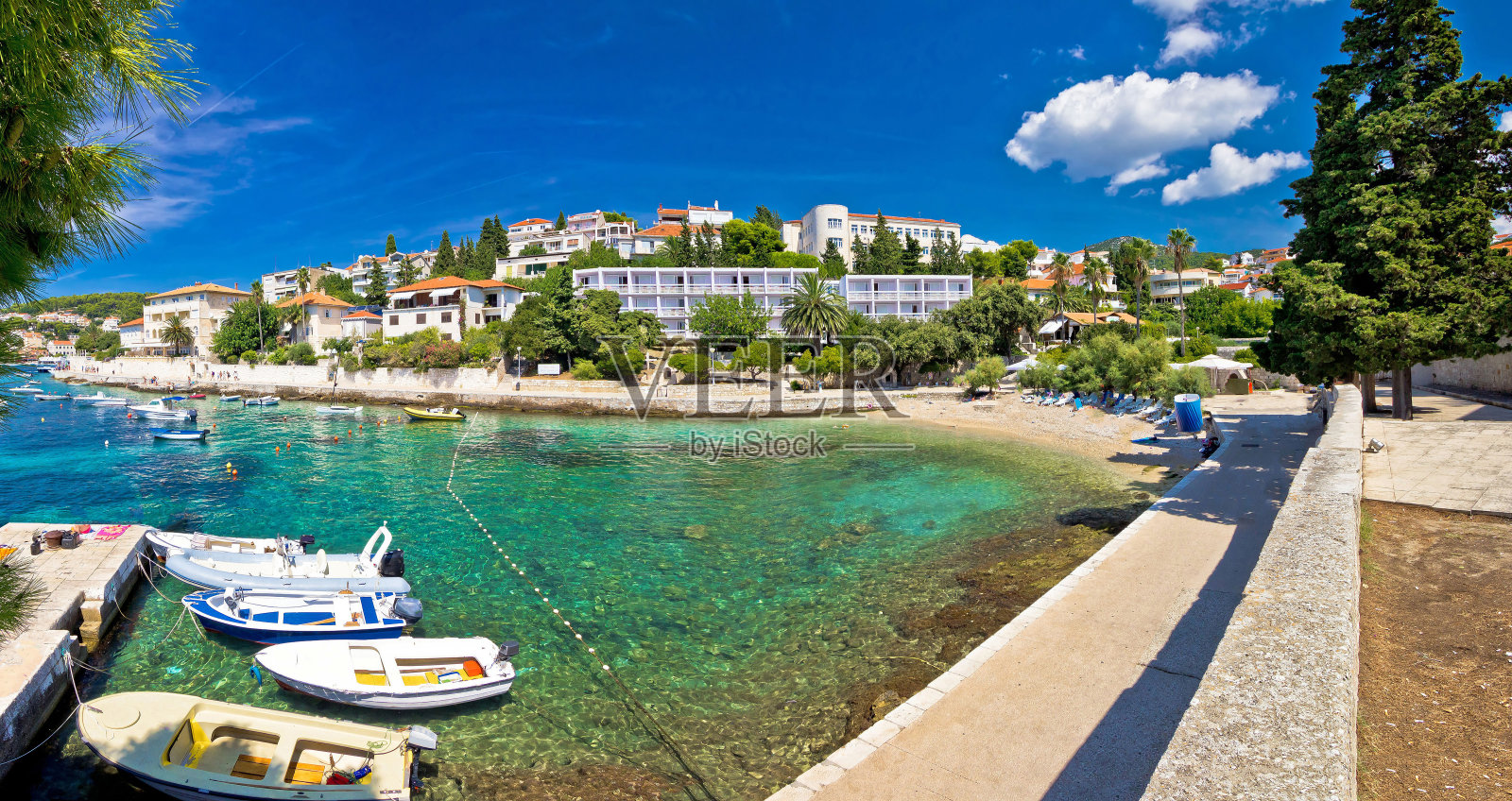 镇赫瓦尔绿松石滨水景观照片摄影图片