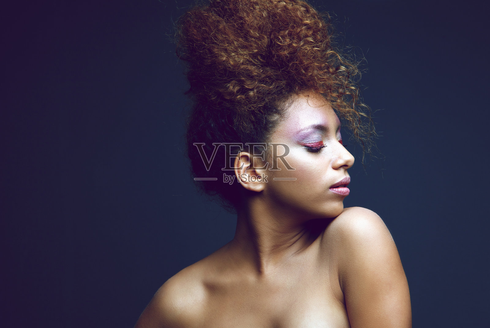 美丽的非洲裔美国女性时装模特照片摄影图片