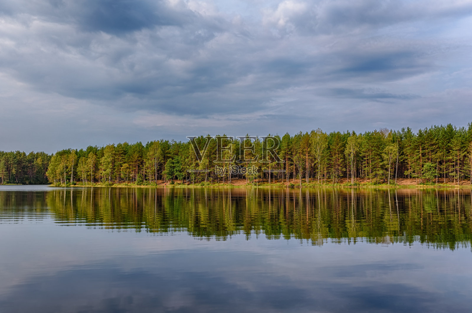 多云的一天照片摄影图片
