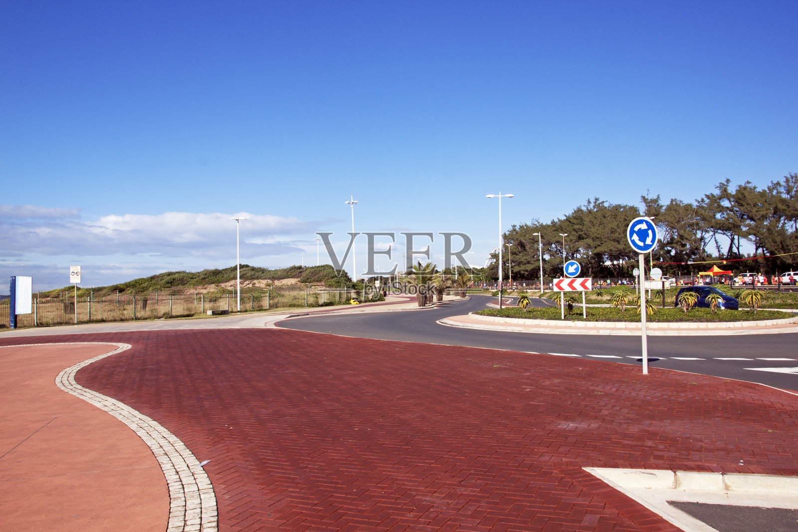 空的铺地和图案的海滨长廊照片摄影图片