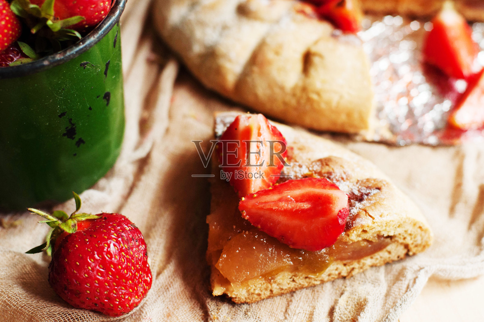 草莓馅饼，草莓酥饼照片摄影图片