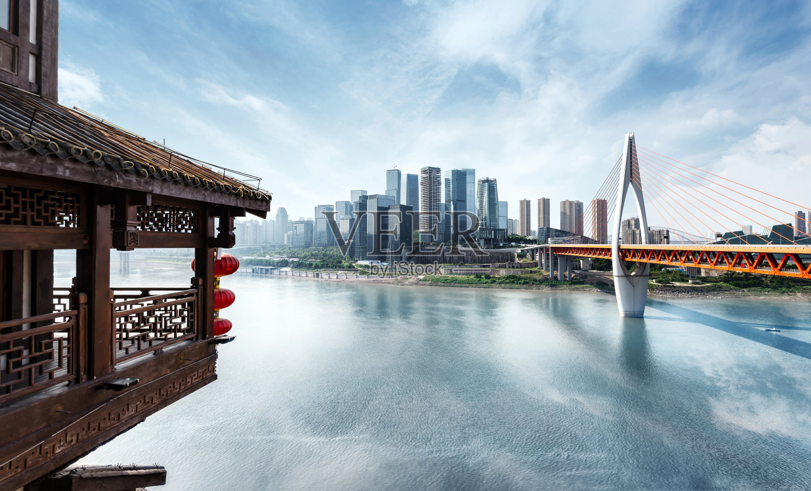 轻轨在重庆的铁路上行驶照片摄影图片