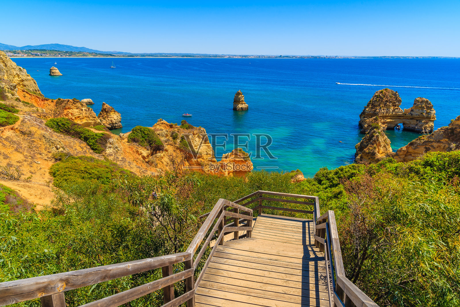 通往葡萄牙阿尔加维地区Ponta da Piedade海滩的木制人行道照片摄影图片
