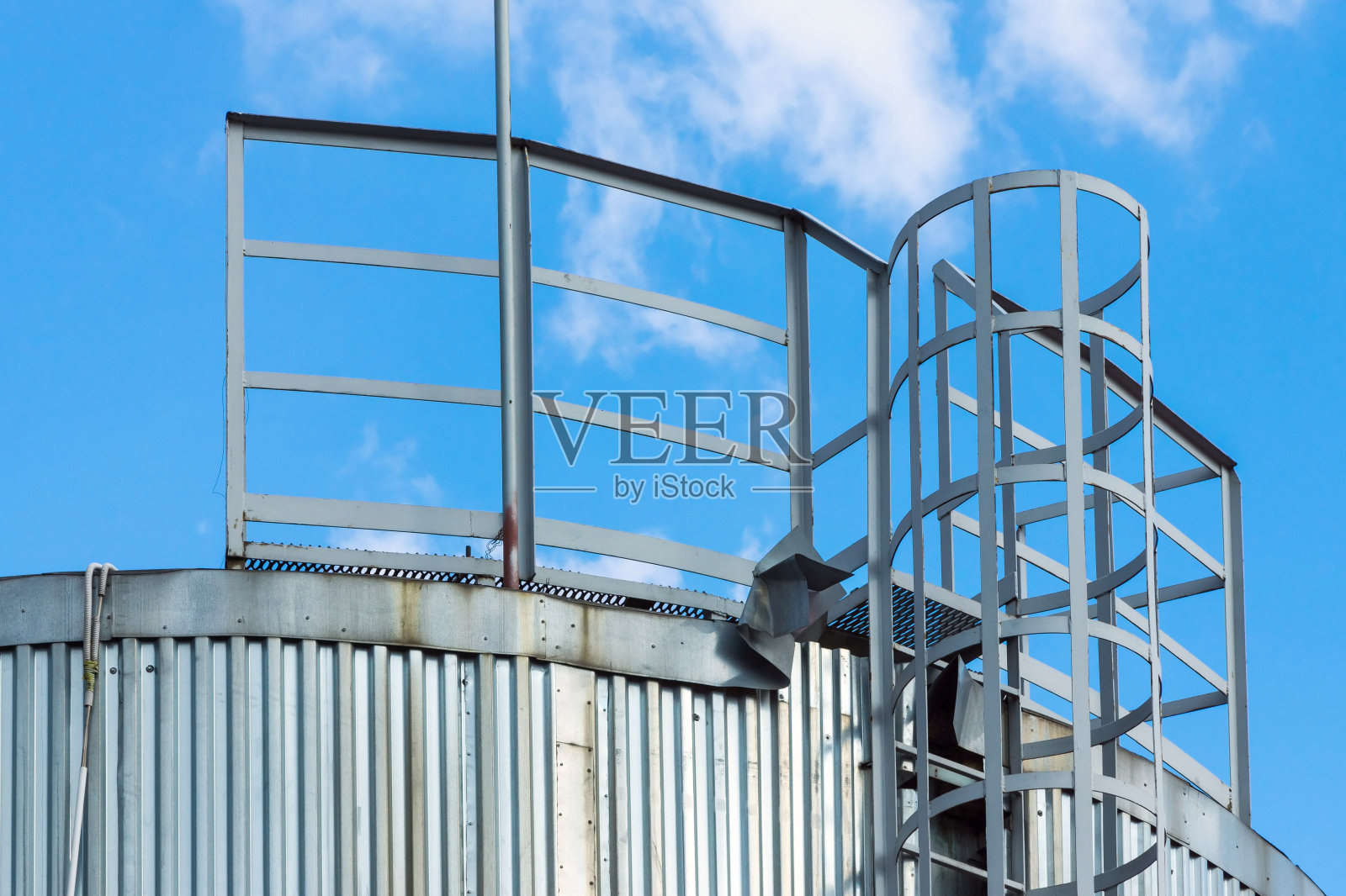 金属罐或容量的碎片照片摄影图片