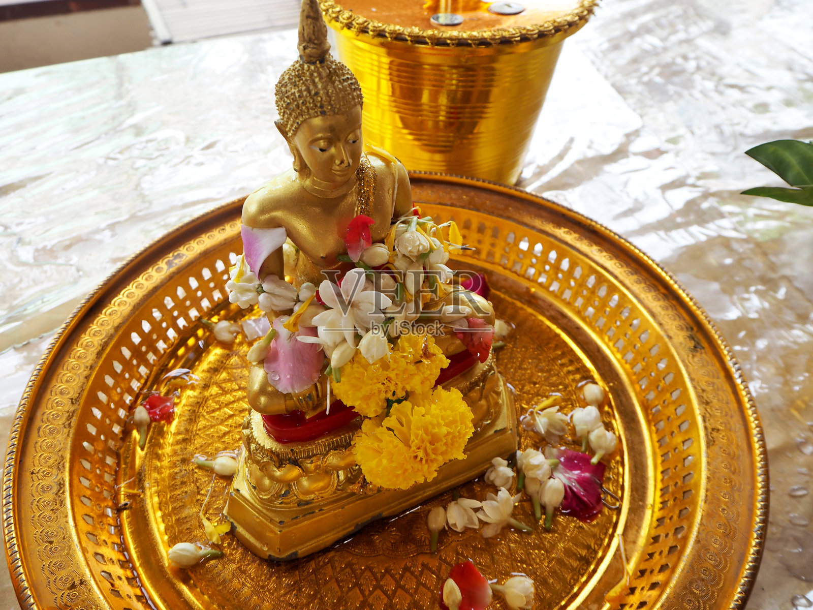 佛已放置花冠，泰国照片摄影图片