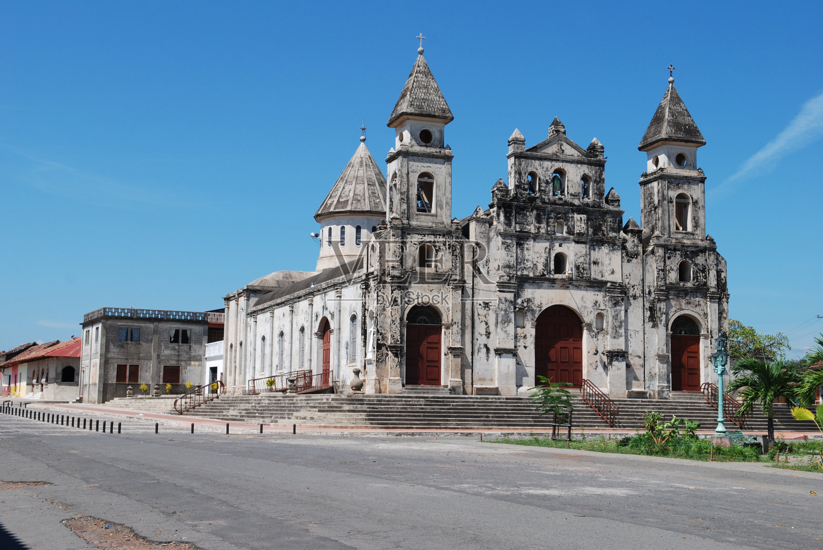 尼加拉瓜格拉纳达的瓜达卢佩教堂照片摄影图片