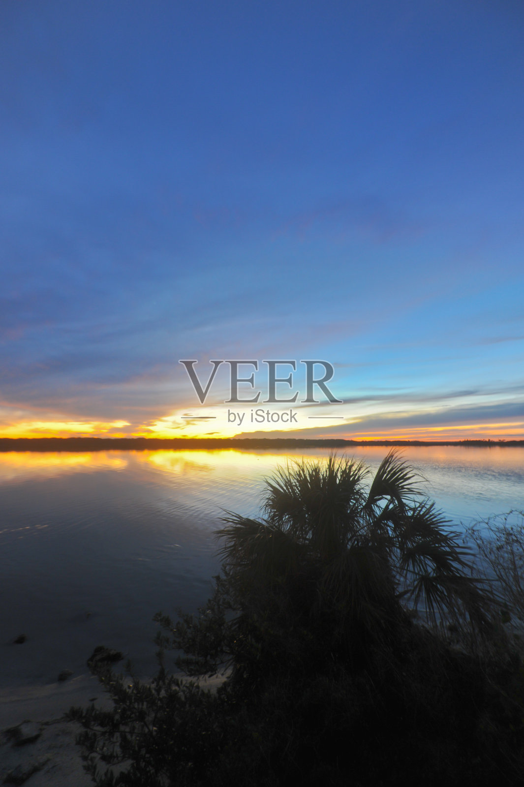 印第安河泻湖上的日落照片摄影图片