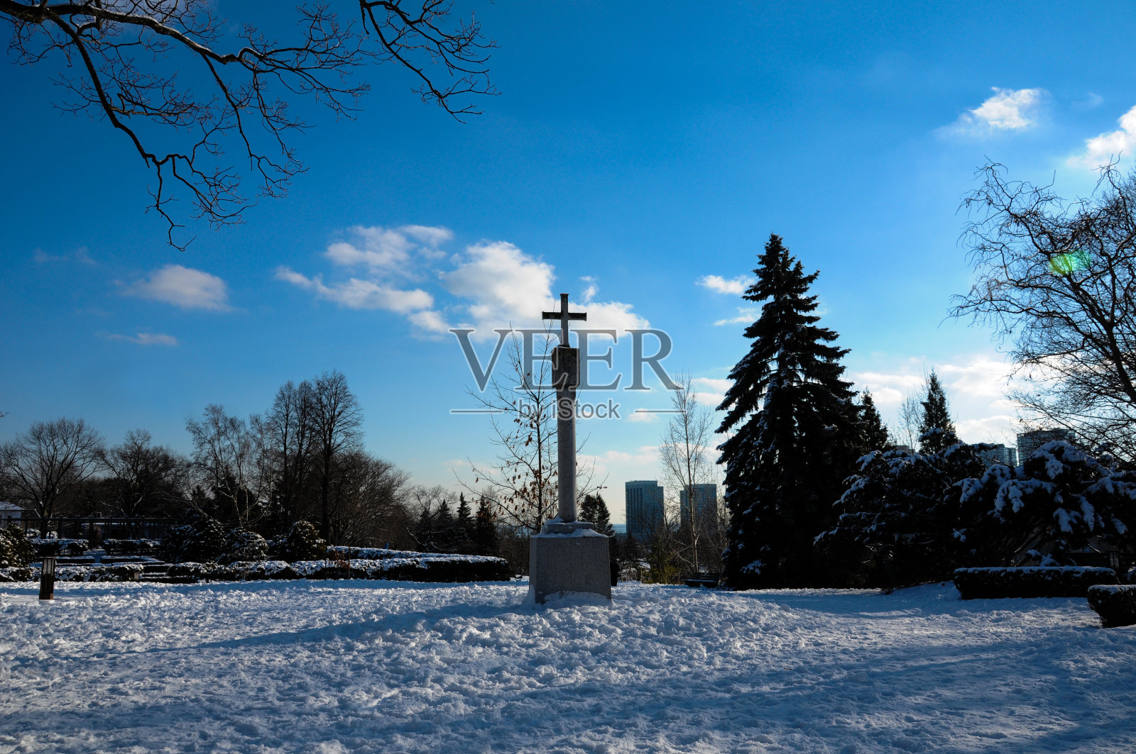 十字架和天空照片摄影图片