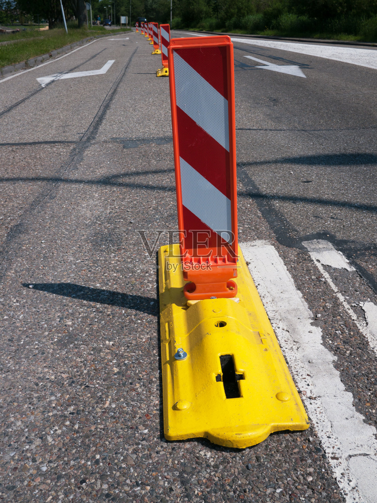 交通右车道封闭照片摄影图片