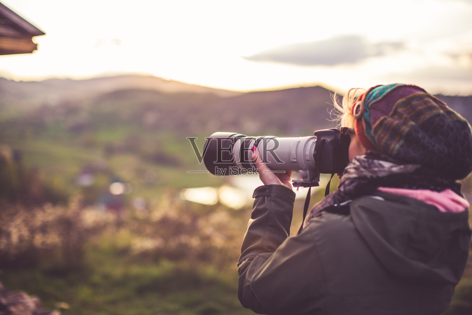 徒步旅行者拍照照片摄影图片
