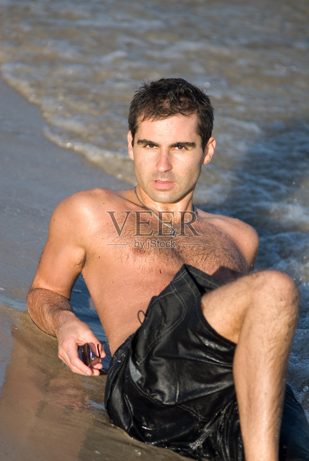 在沙滩上不戴墨镜照片摄影图片