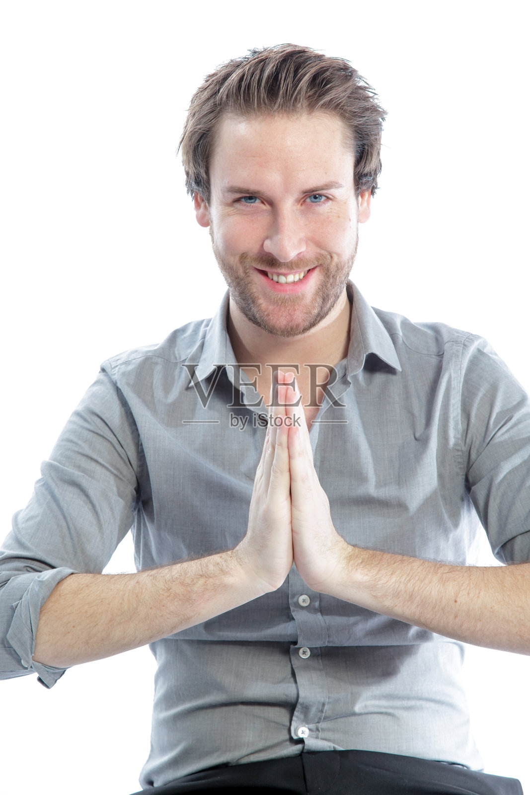 有吸引力的男子穿着灰色衬衫孤立在白色背景照片摄影图片