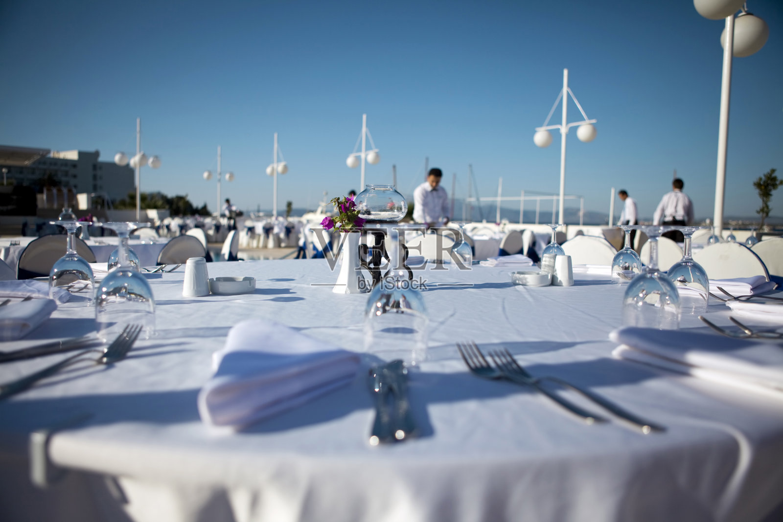 吃晚餐的时间照片摄影图片