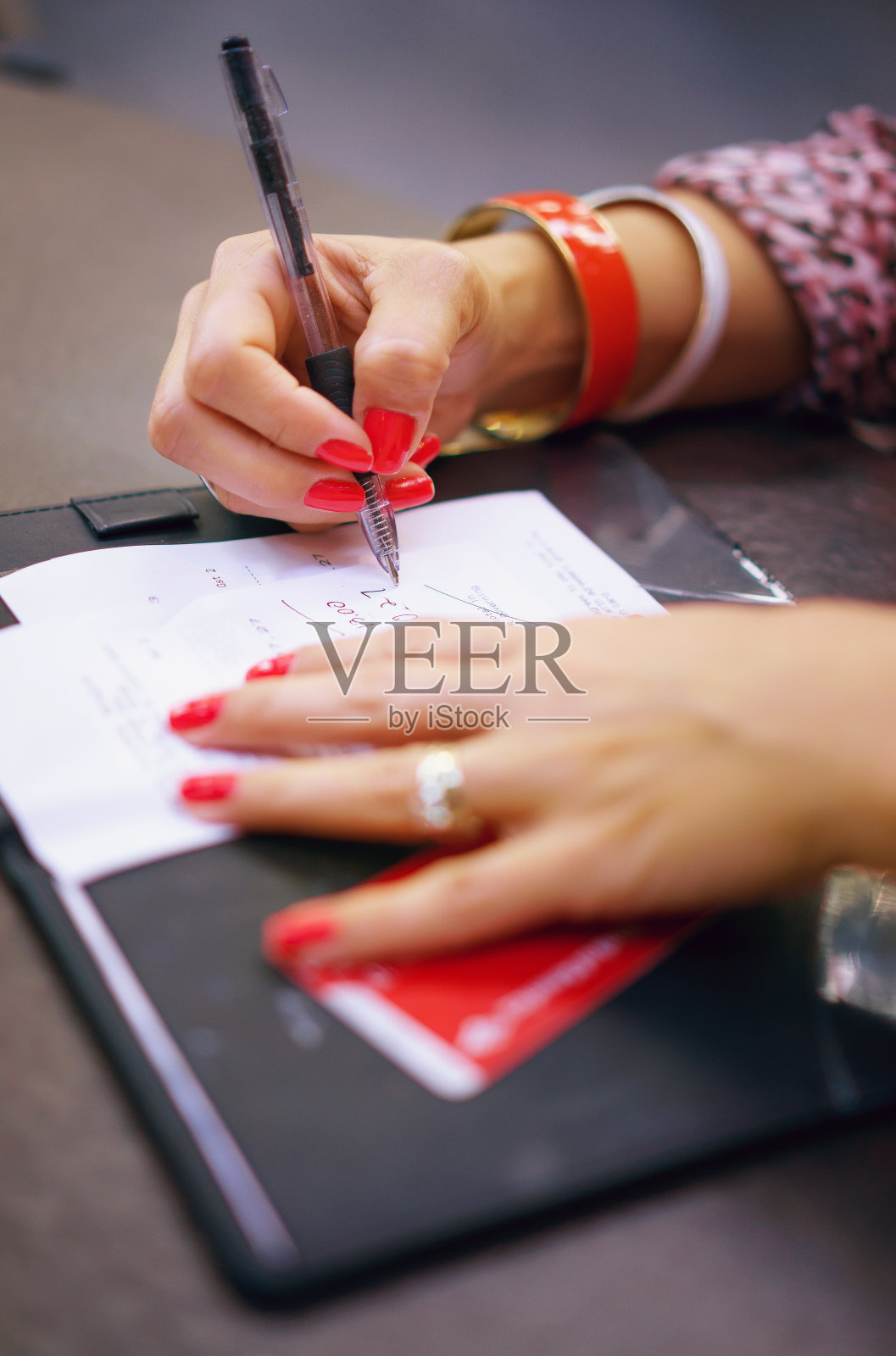 签酒吧餐厅账单照片摄影图片