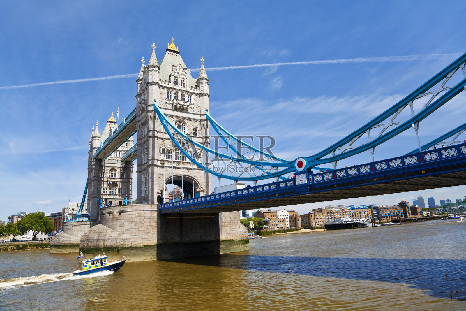 英国伦敦泰晤士河上的塔桥照片摄影图片