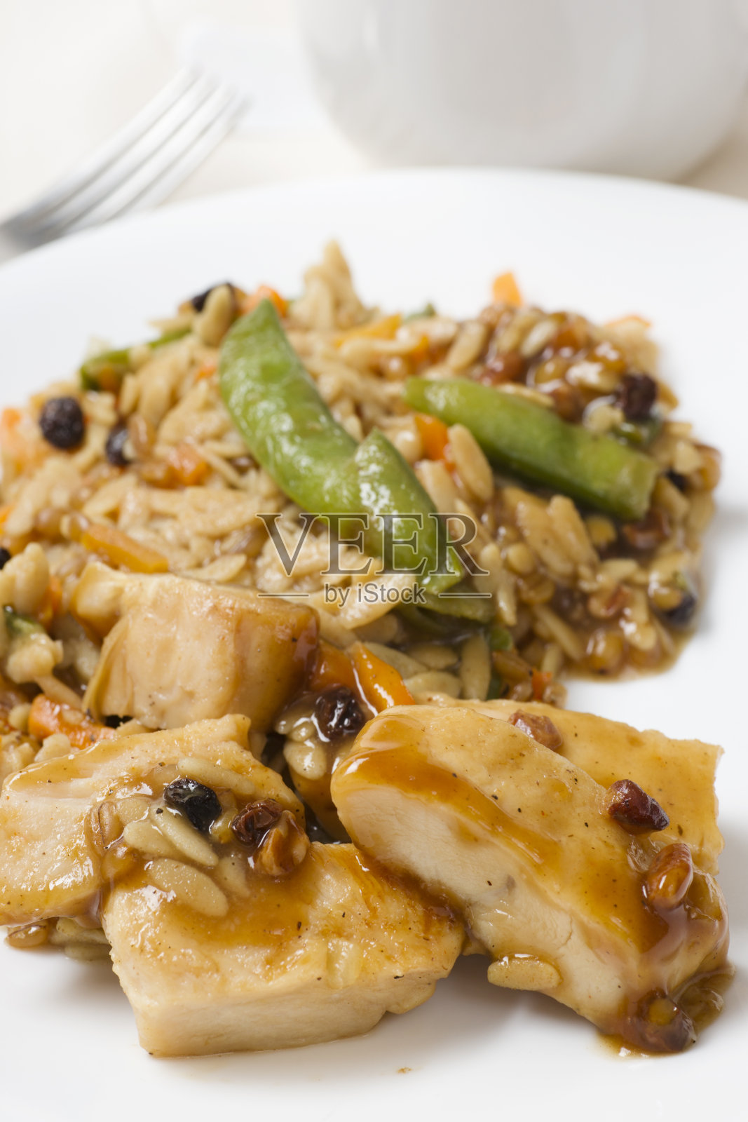 鸡肉米饭和蔬菜照片摄影图片