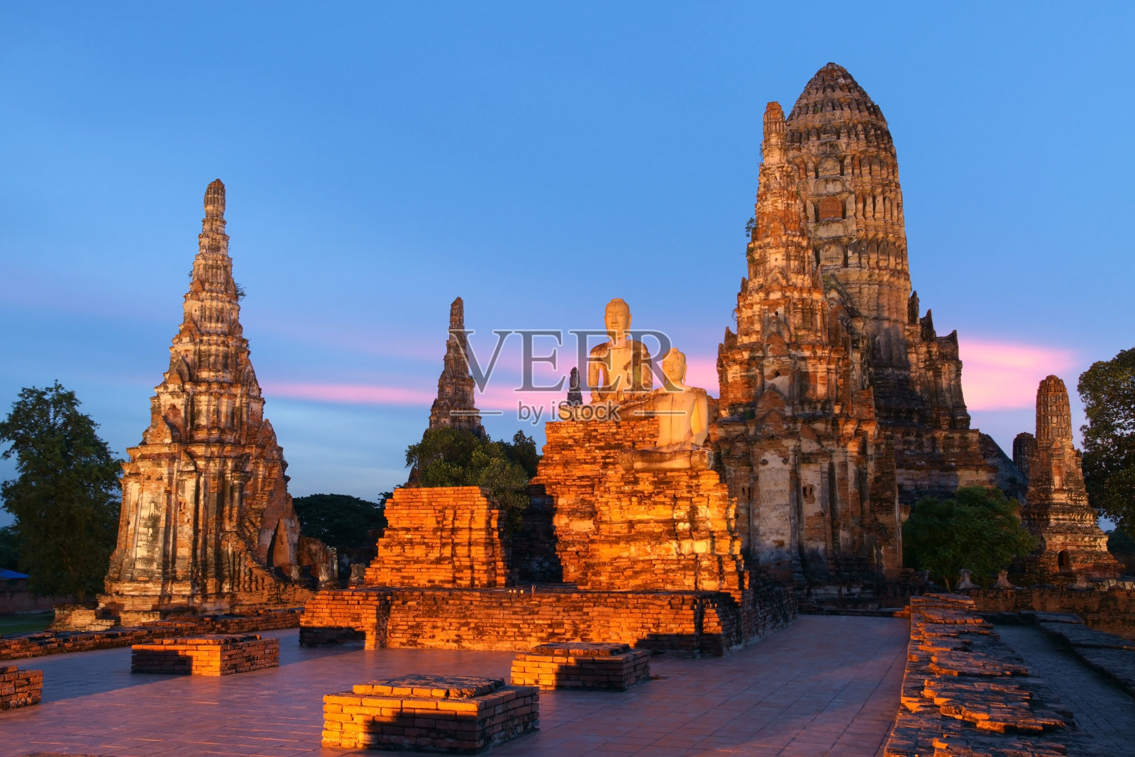 柴华他拉姆寺的老佛爷照片摄影图片