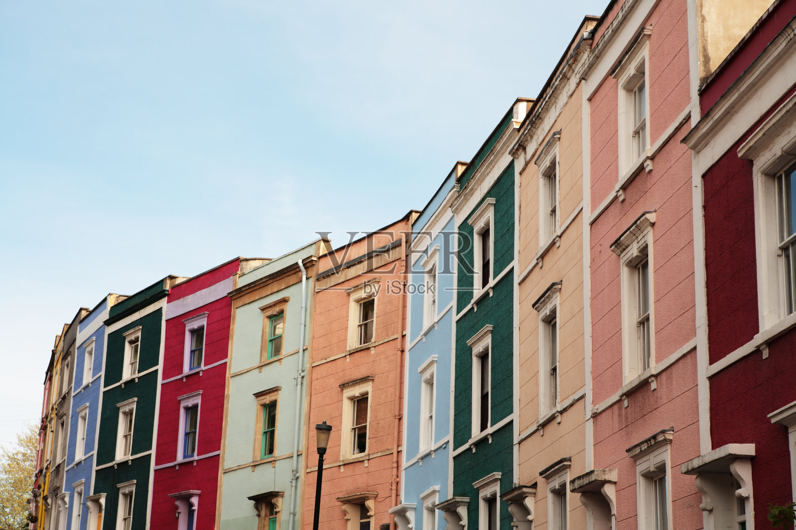 五彩缤纷的格鲁吉亚联排别墅照片摄影图片