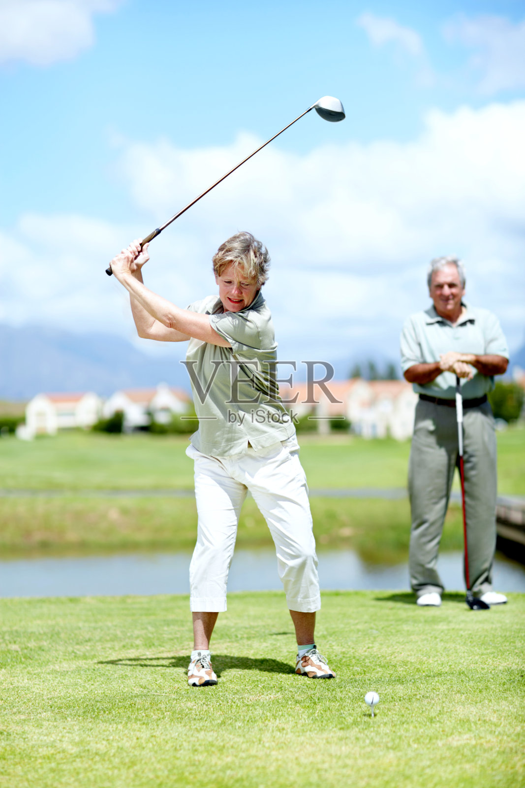 这些年来她的挥杆技艺已臻完美照片摄影图片
