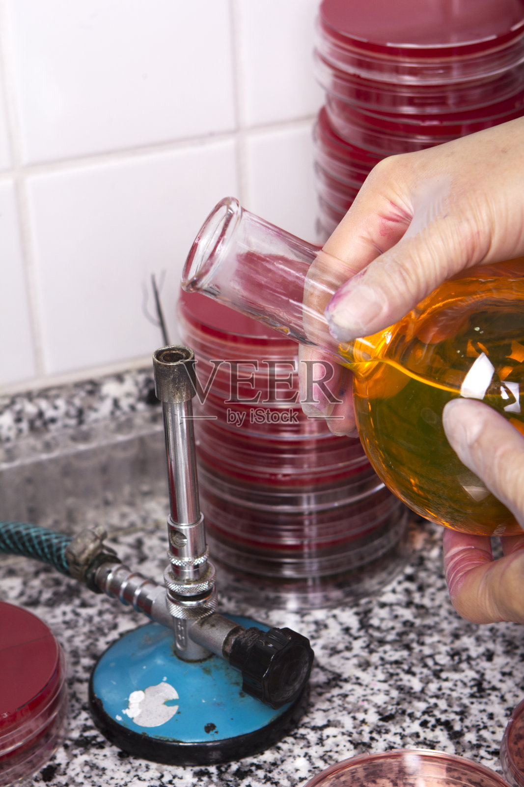 科学家做科学实验照片摄影图片