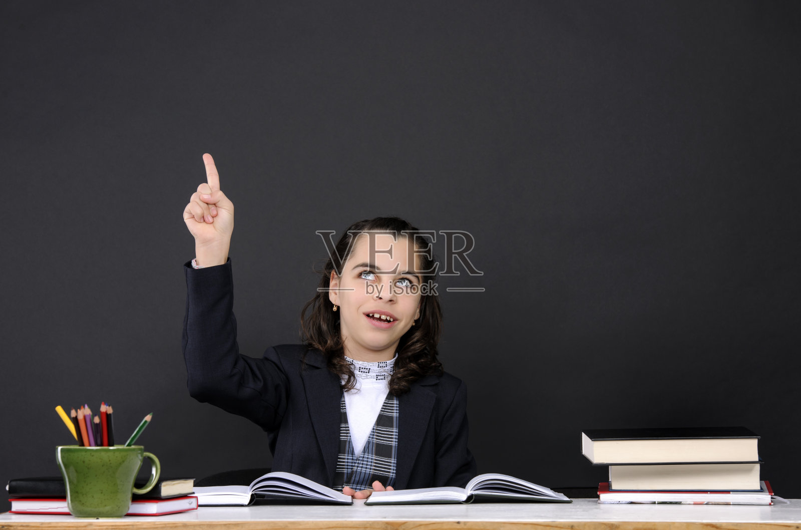 学校的女孩照片摄影图片