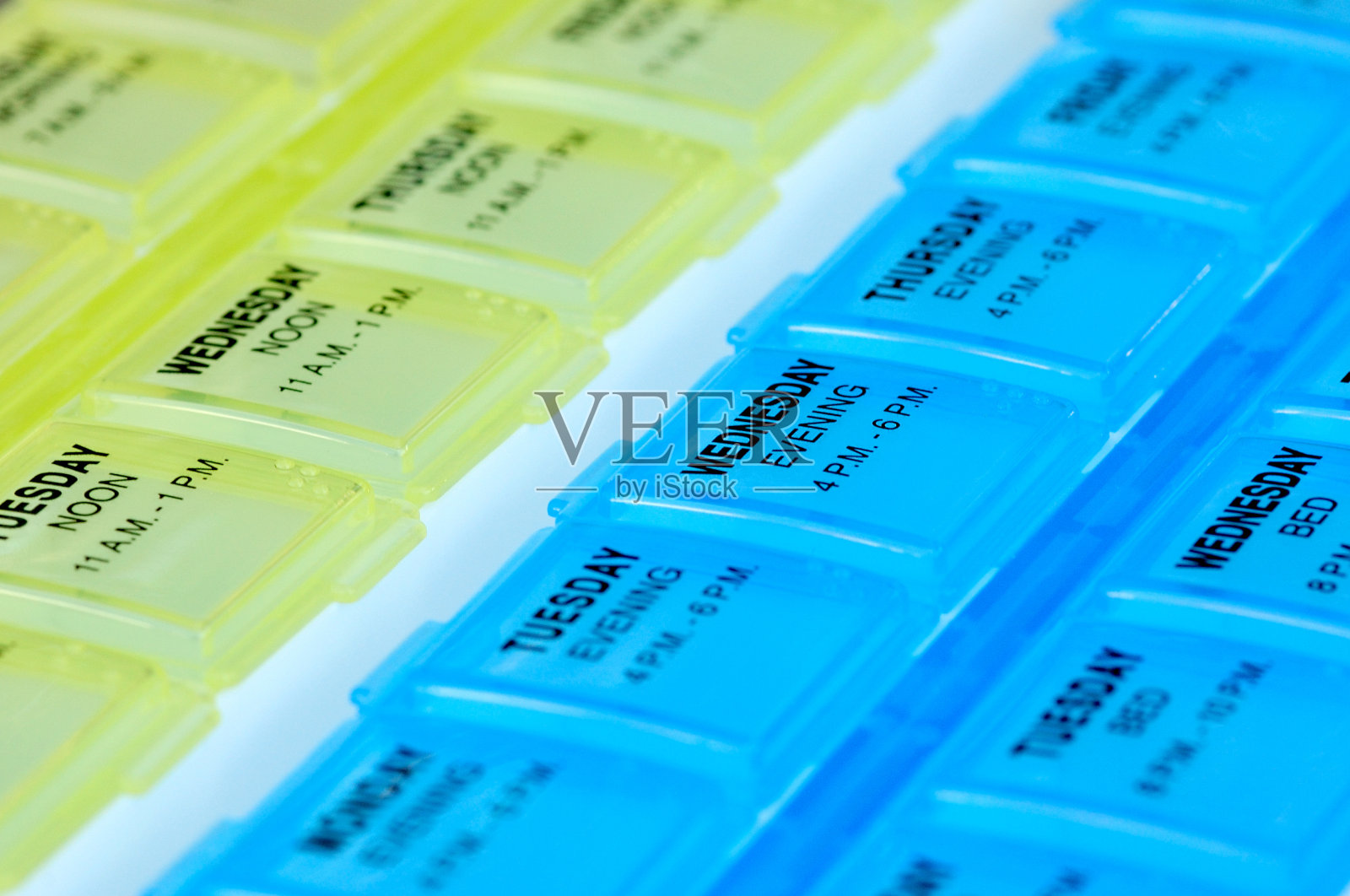 近距离看药盒照片摄影图片