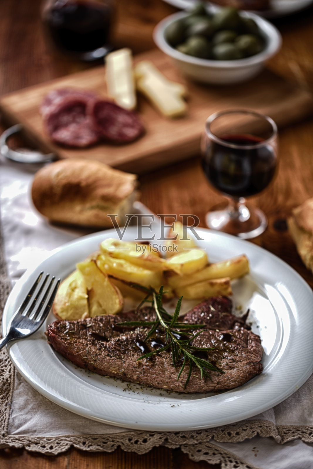 土豆牛肉片照片摄影图片