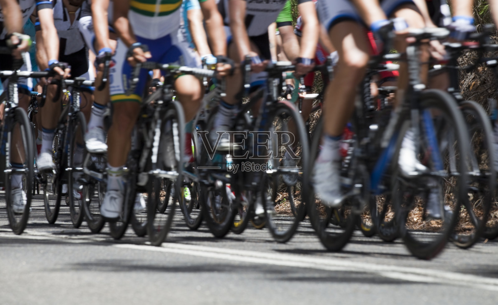 自行车比赛中的轮子照片摄影图片