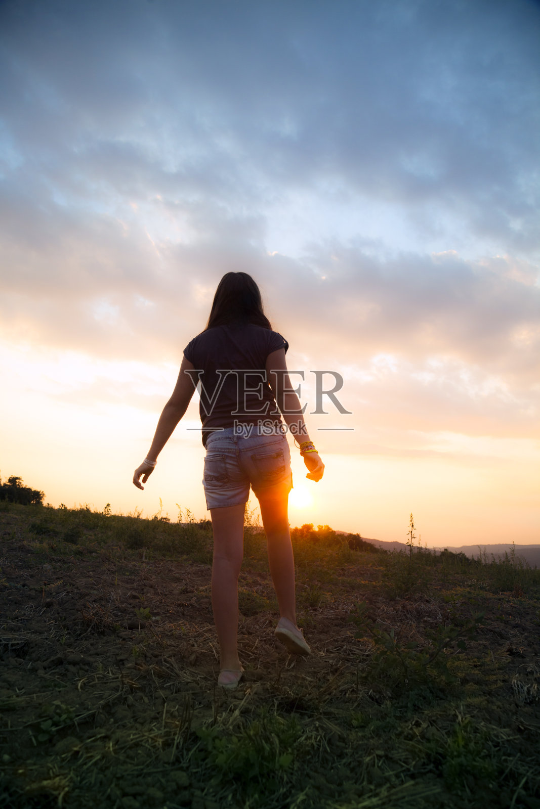 女孩走照片摄影图片