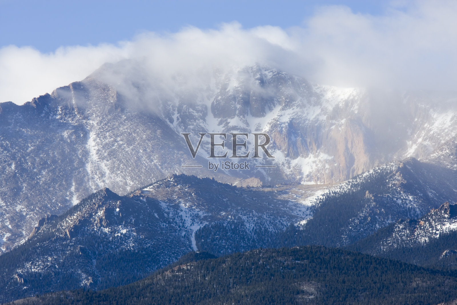 暴风雨的峰值照片摄影图片